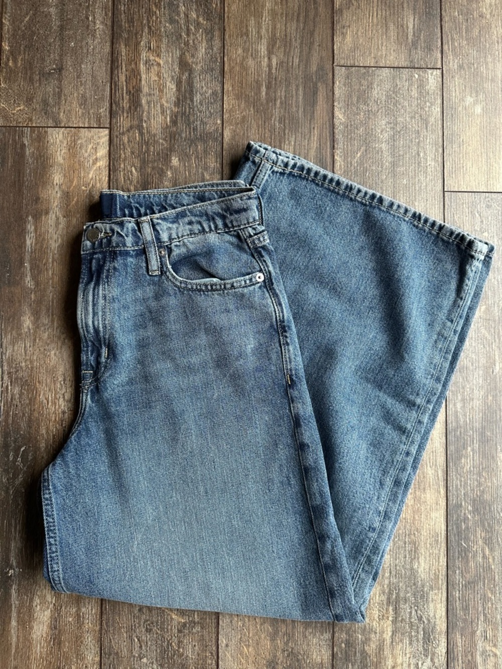 Gap mid rise ultra soft baggy jeans size 6